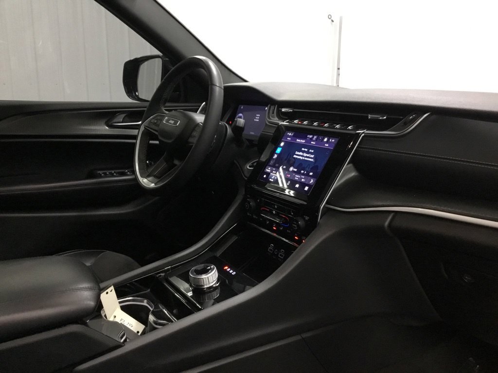Used 2023 Jeep Grand Cherokee Altitude AWD/4WD image 24