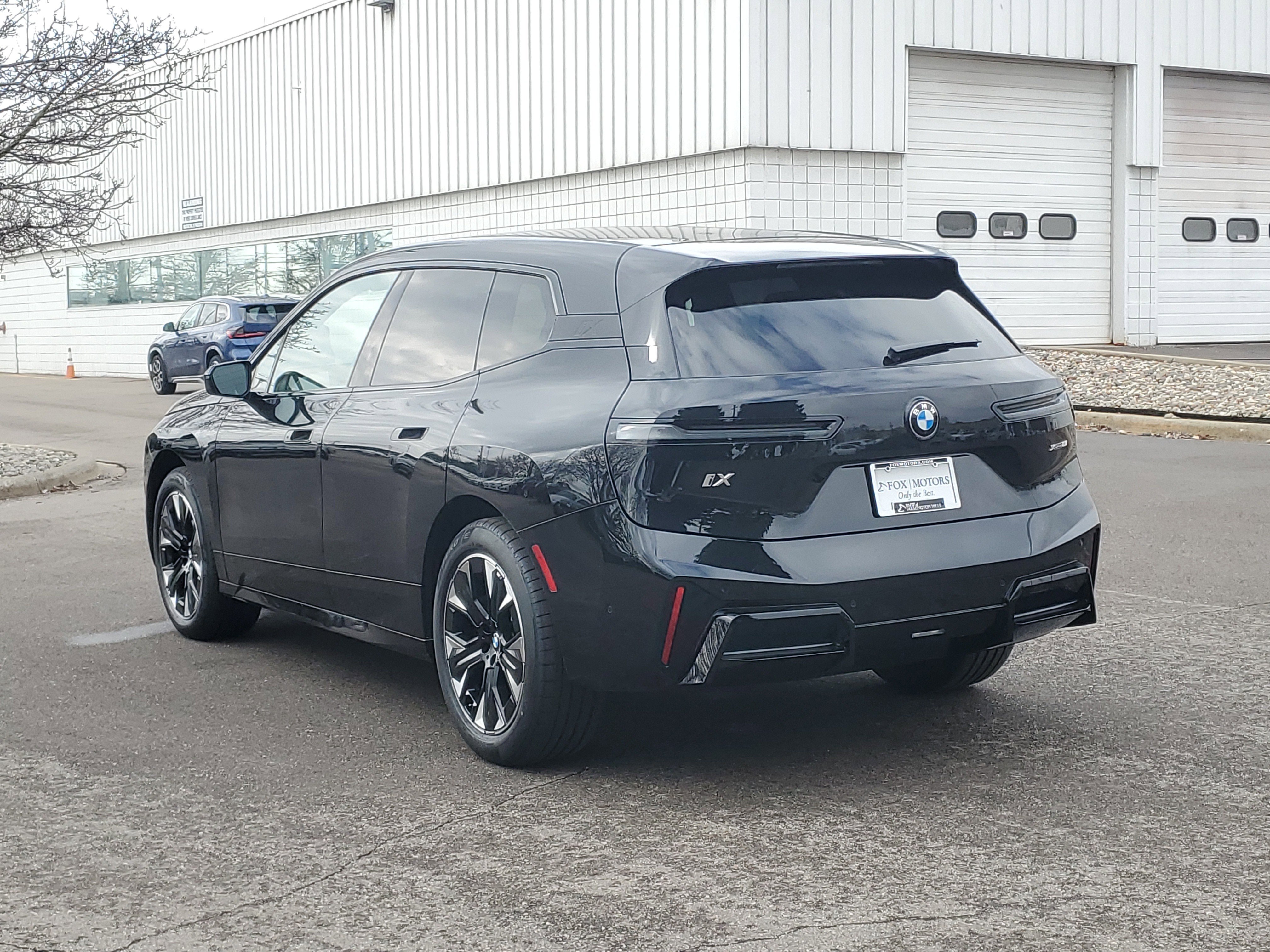 New 2026 BMW iX xDrive60 w/ M Sport Package video 2