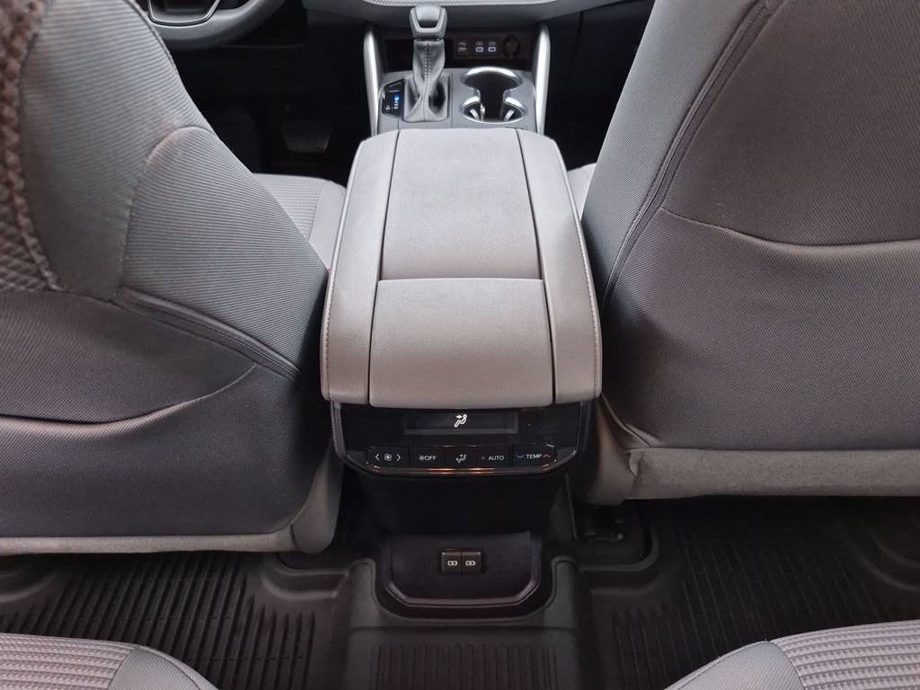 Used 2023 Toyota Highlander L FWD image 33
