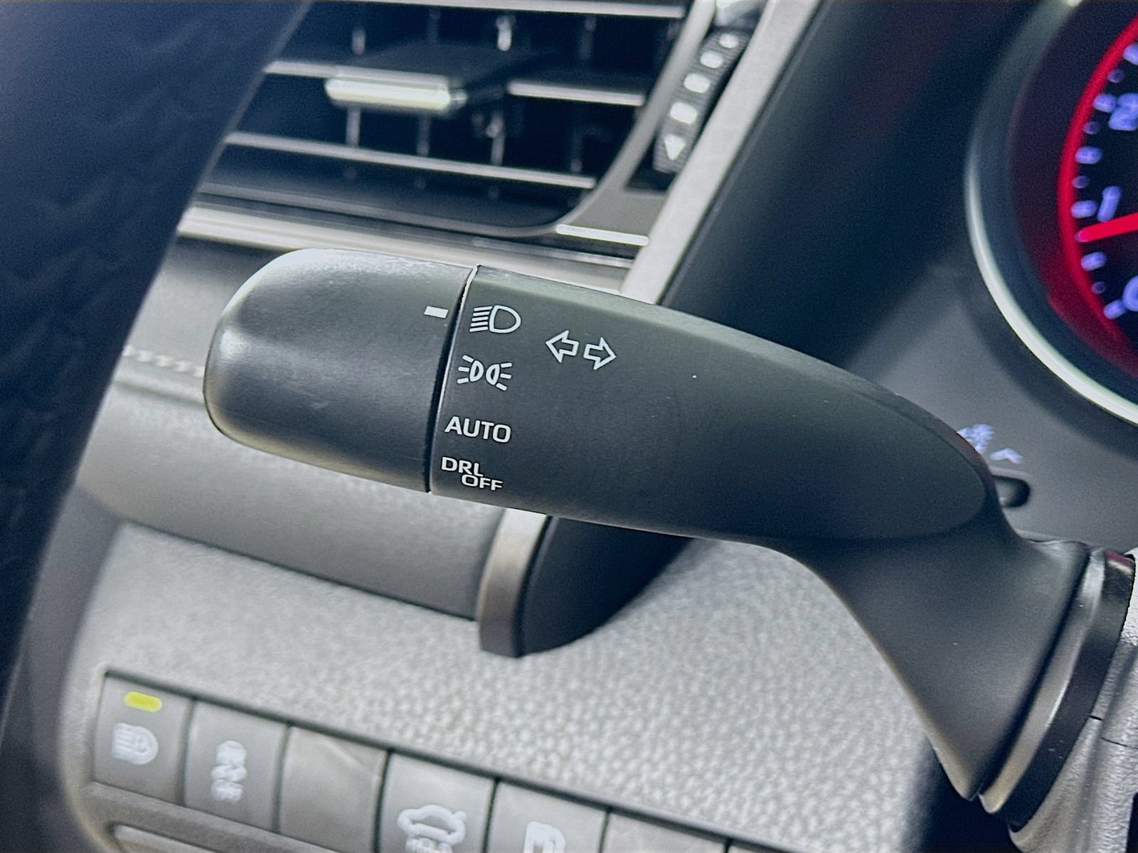 Used 2020 Toyota Camry XSE FWD image 19
