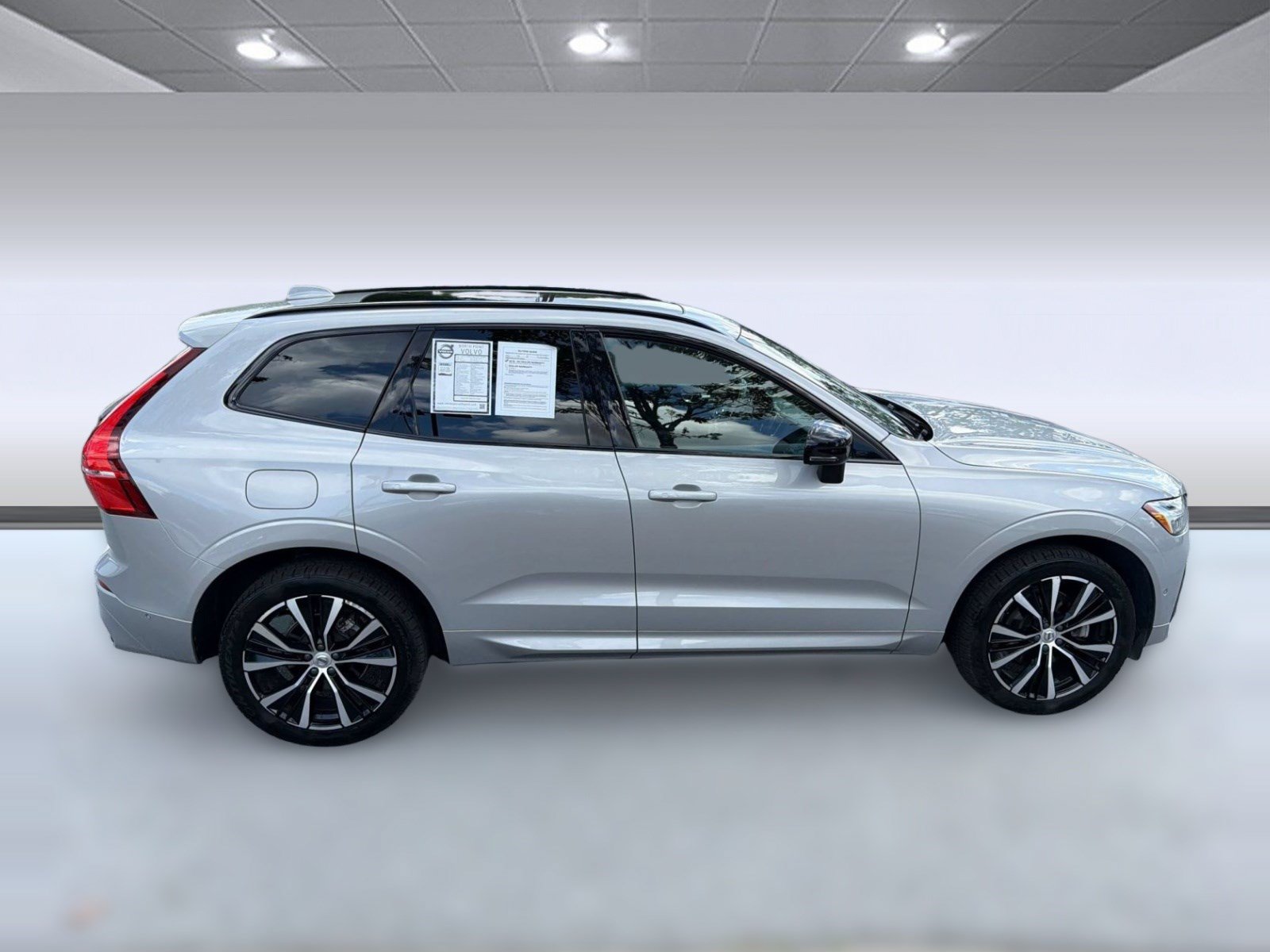 Certified 2024 Volvo XC60 B5 Plus AWD/4WD image 8