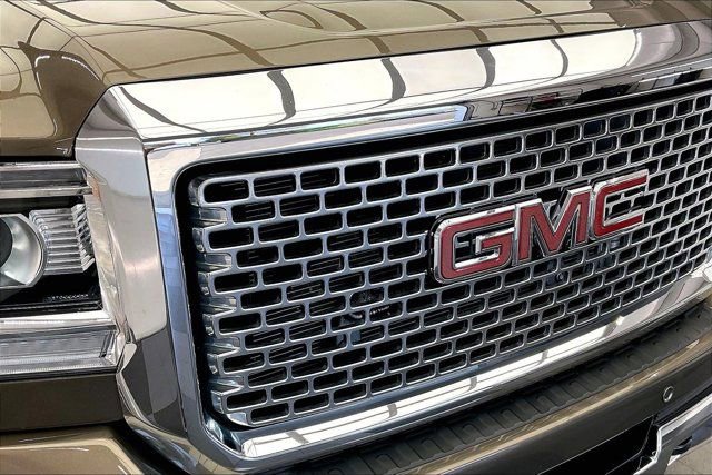 Used 2015 GMC Sierra 2500 Denali w/ Duramax Plus Package image 30