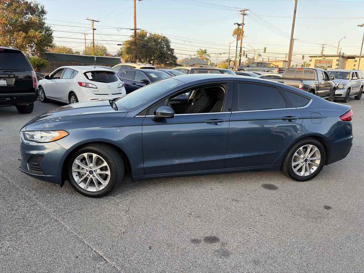 Used 2019 Ford Fusion SE FWD image 2