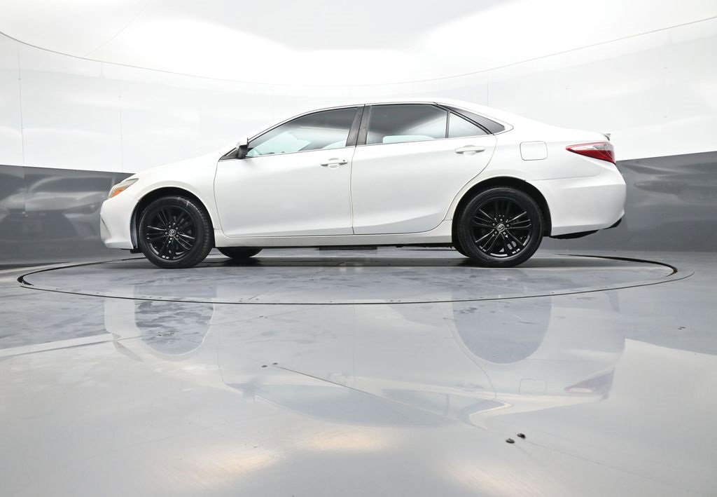 Used 2015 Toyota Camry SE image 31