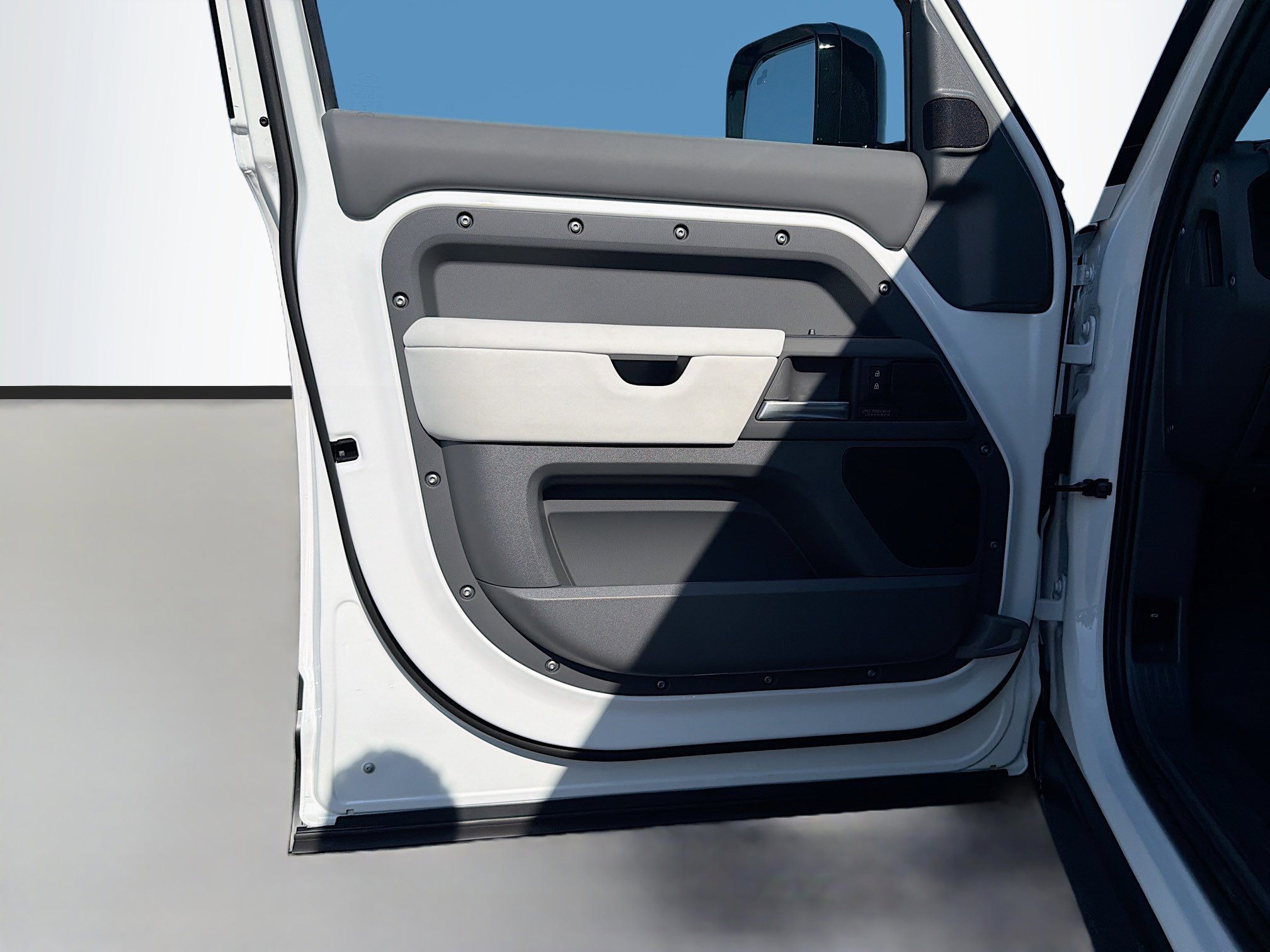 New 2026 Land Rover Defender 110 X-Dynamic SE AWD/4WD image 22