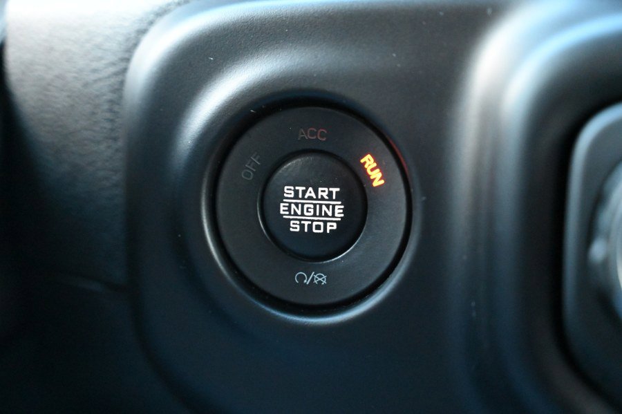 Used 2022 Jeep Wrangler Unlimited Sahara w/ Cold Weather Group image 35