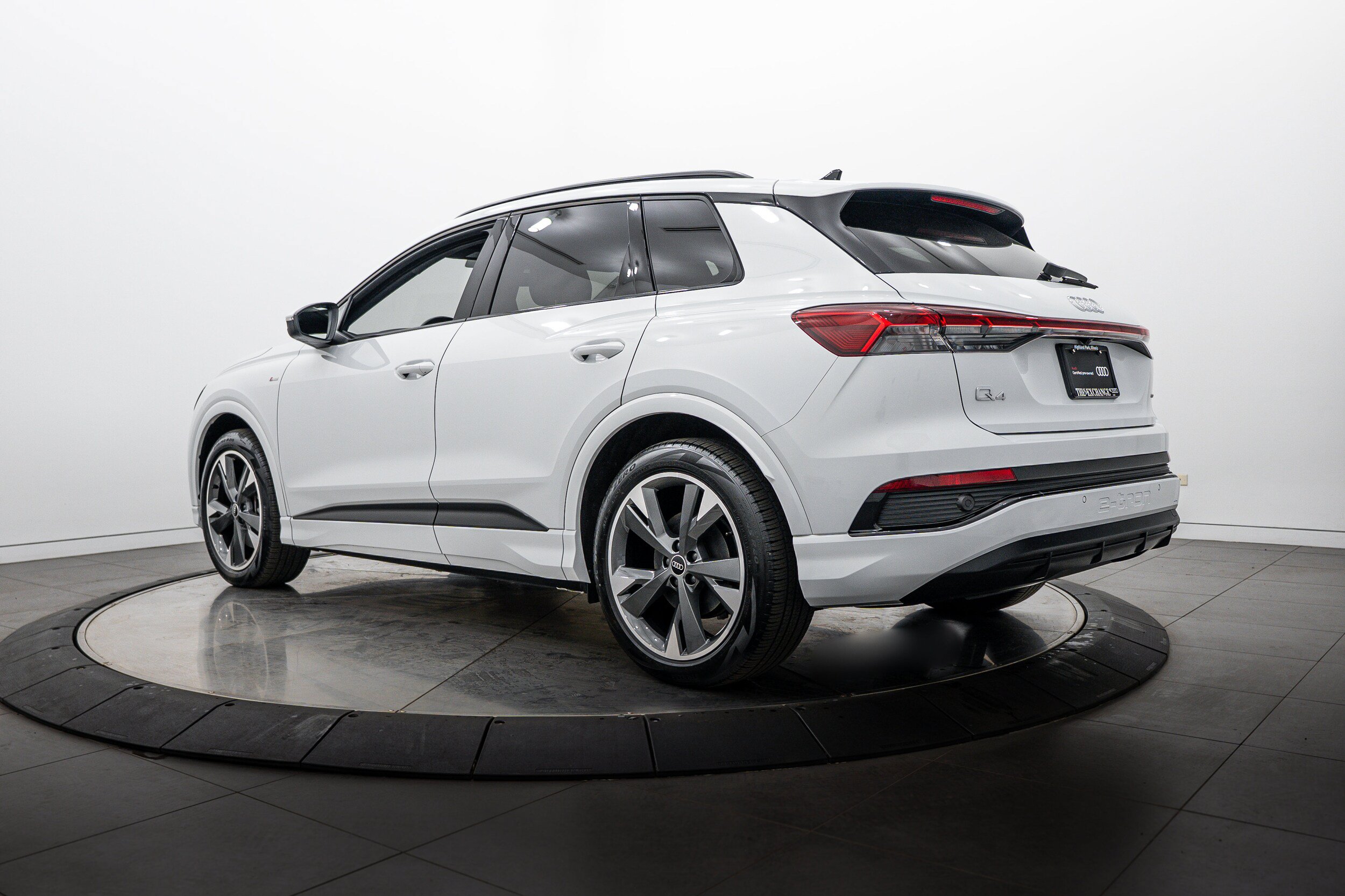 Used 2025 Audi Q4 e-tron Premium Plus w/ Premium Plus AWD/4WD image 5