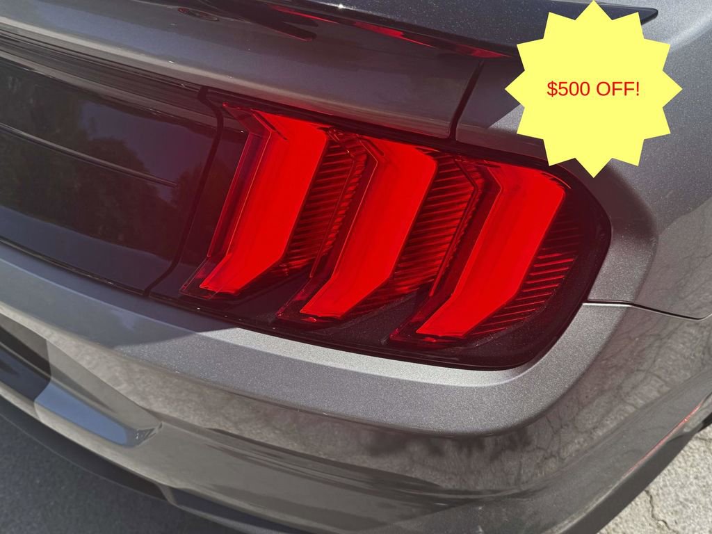 Used 2021 Ford Mustang Shelby GT500 w/ Technology Package RWD image 12