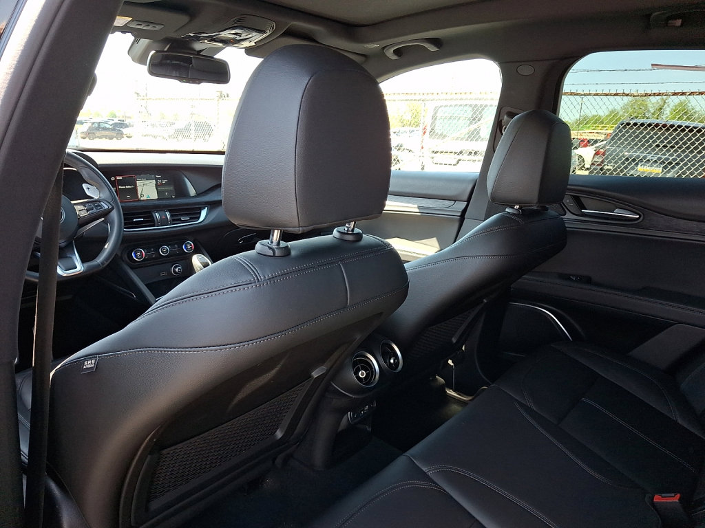 Used 2023 Alfa Romeo Stelvio Sprint image 21