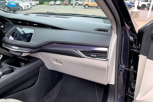 Used 2022 Cadillac XT4 Luxury w/ Cold Weather Package FWD image 18