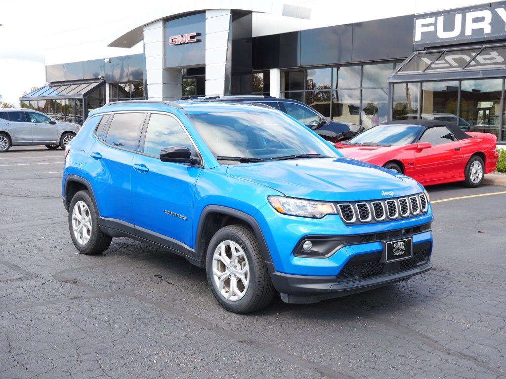 Used 2024 Jeep Compass Latitude AWD/4WD image 3