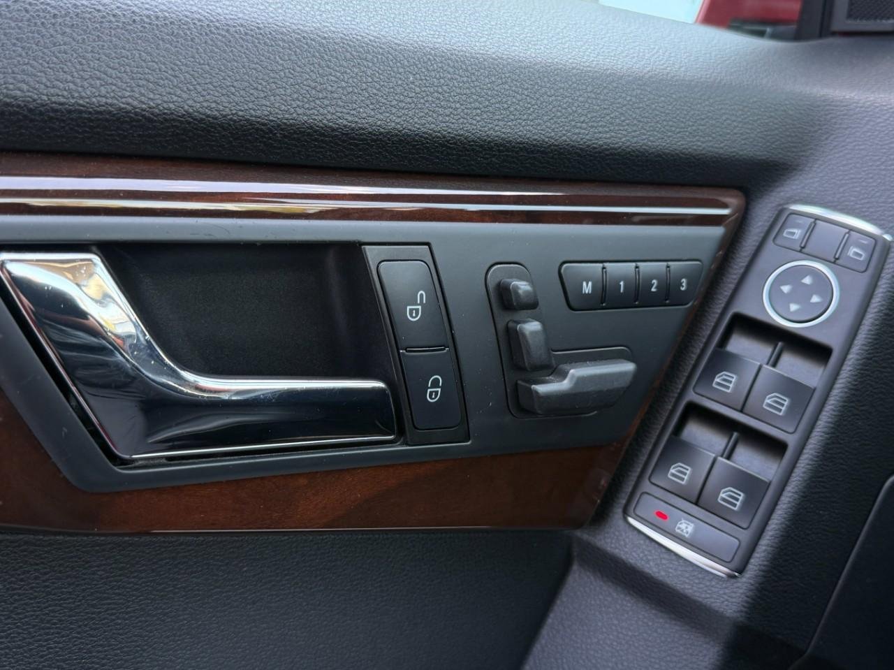Used 2011 Mercedes-Benz GLK 350 4MATIC image 15