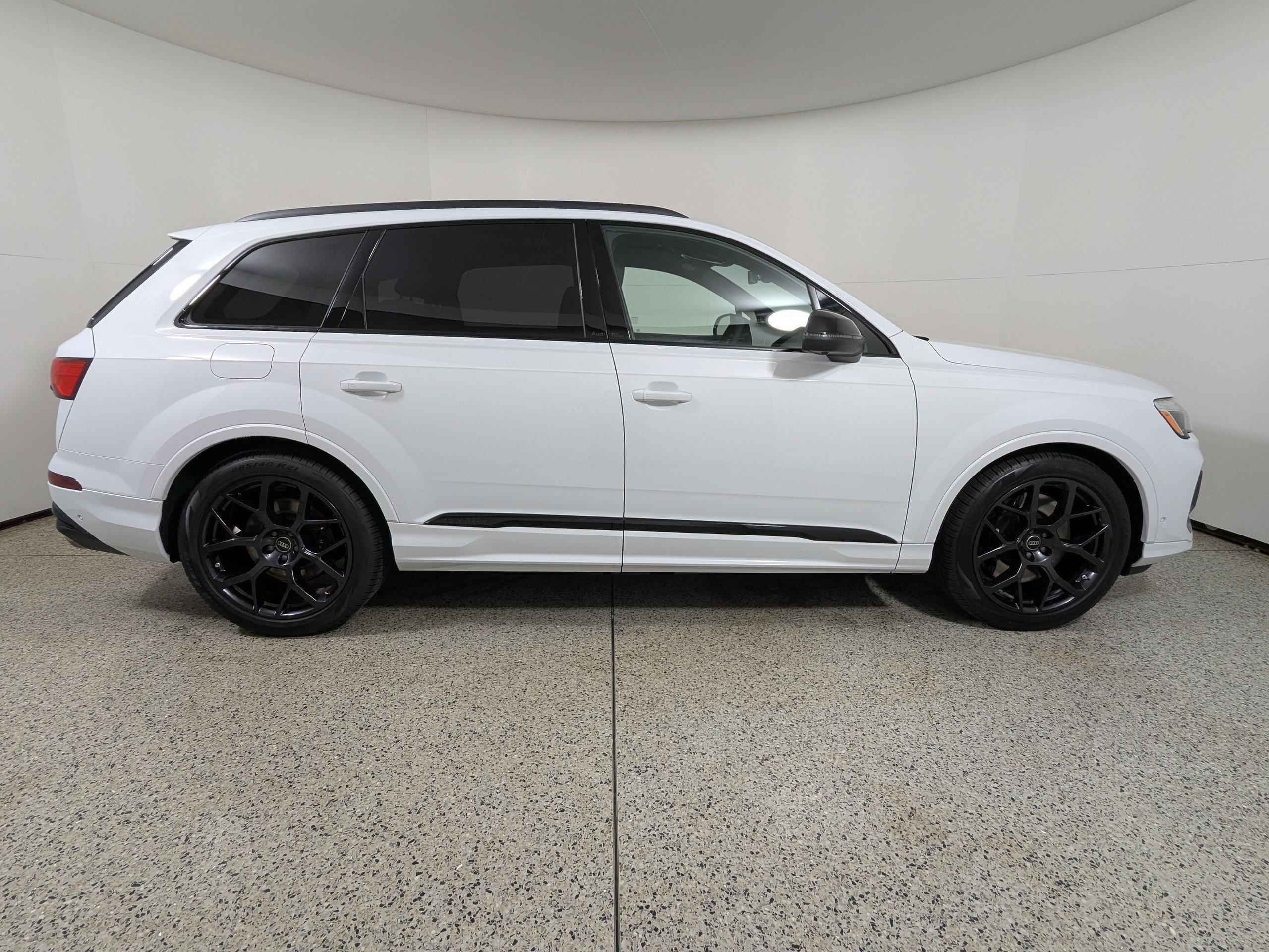 New 2026 Audi SQ7 Premium Plus AWD/4WD image 8