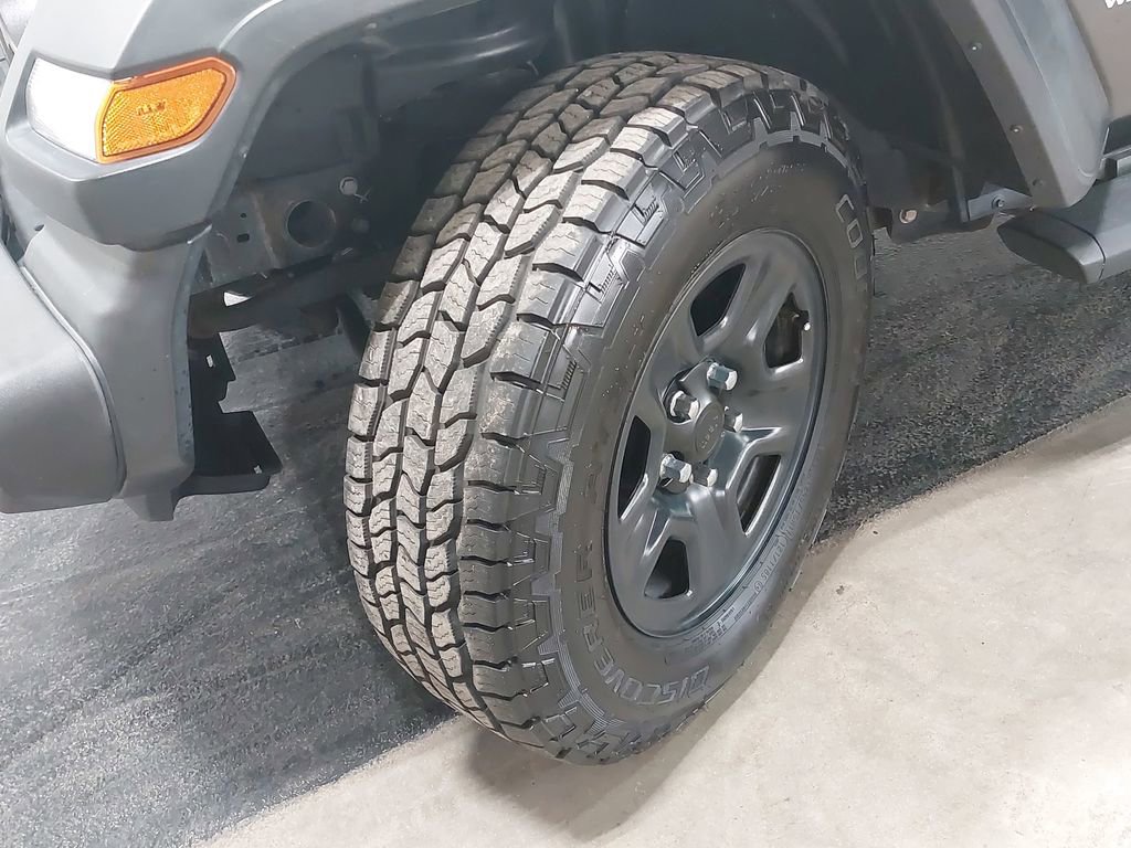 Used 2018 Jeep Wrangler Unlimited Sport image 32