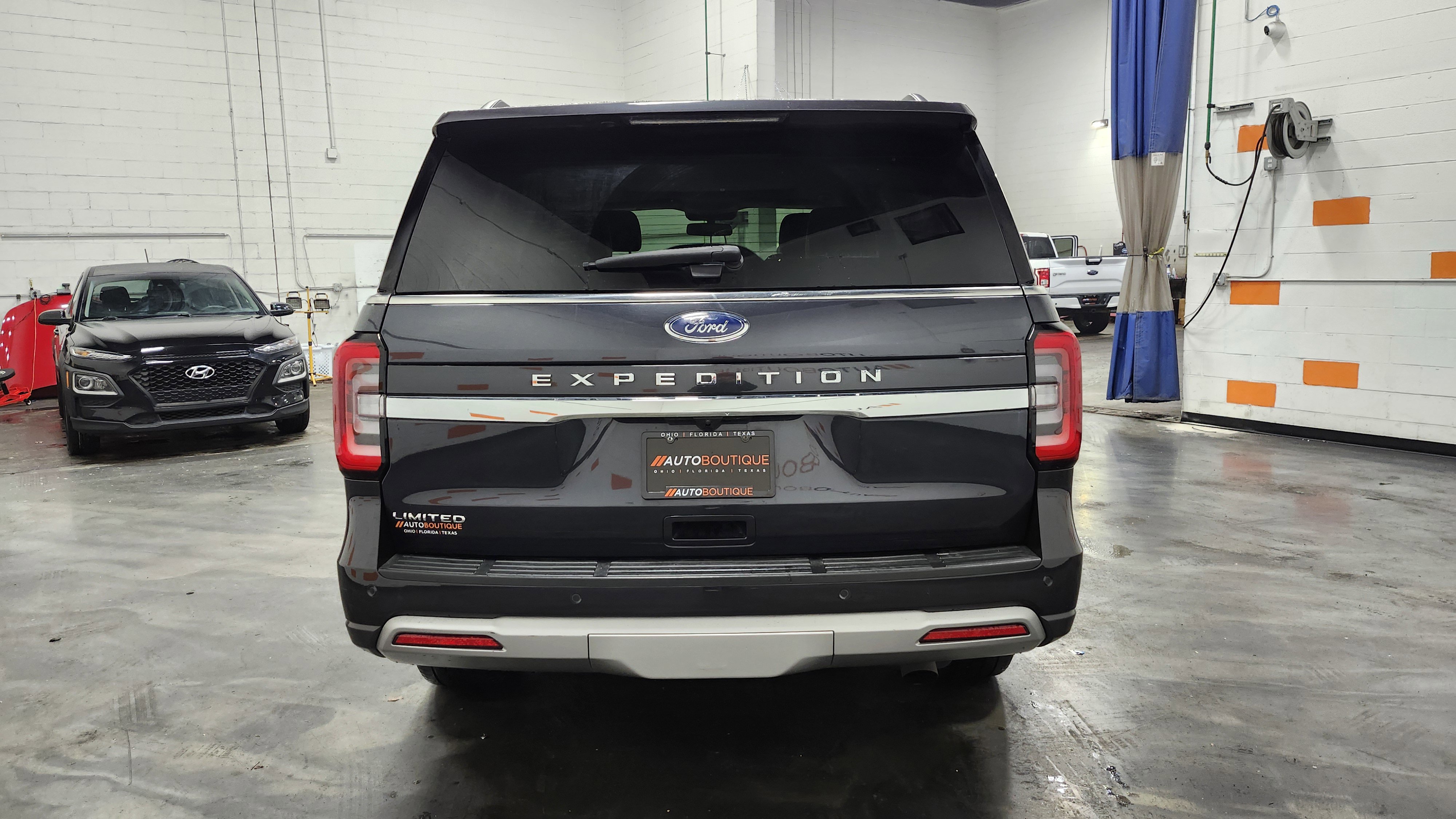 Used 2024 Ford Expedition Limited image 19