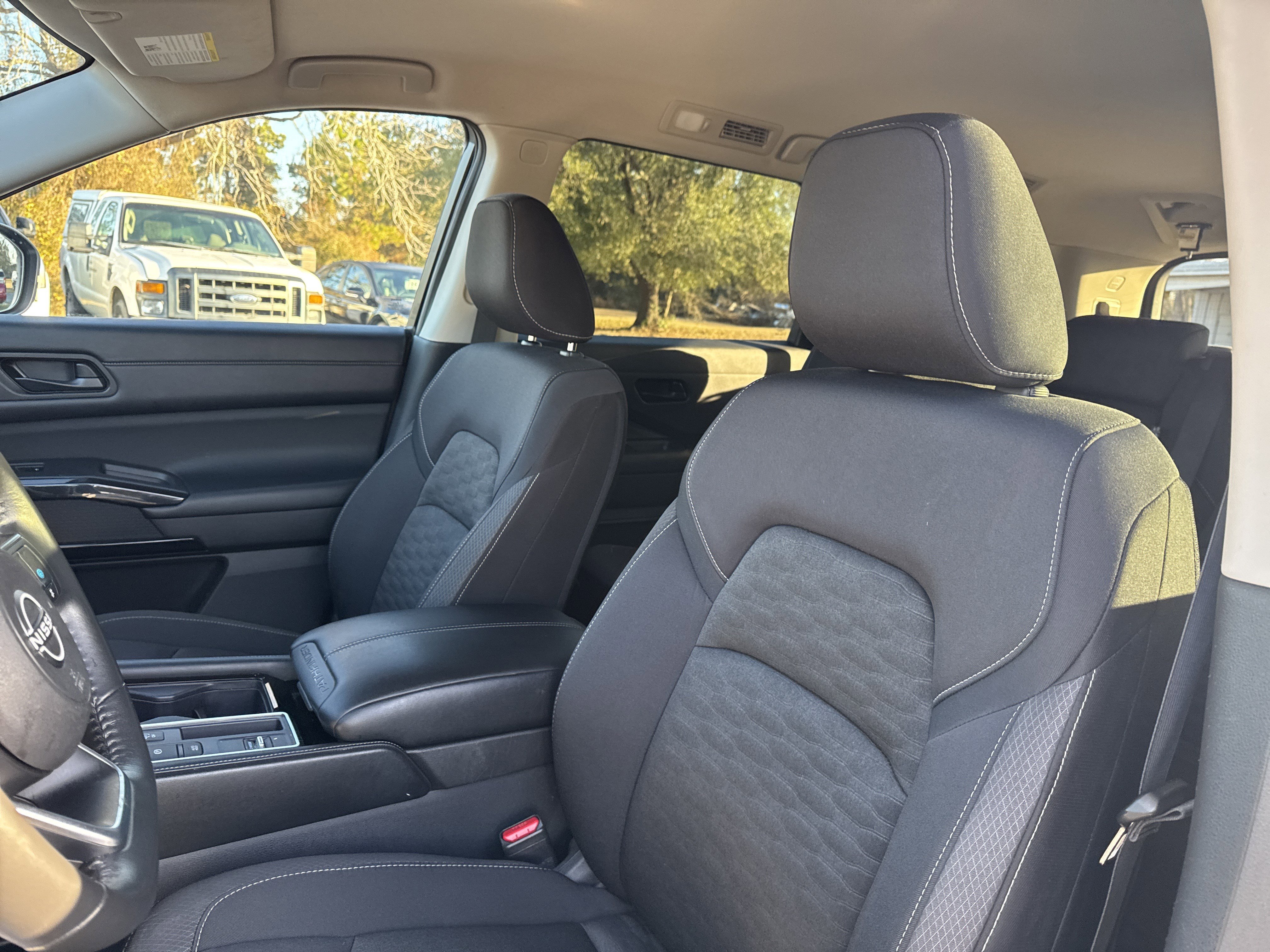 Used 2024 Nissan Pathfinder SV image 14