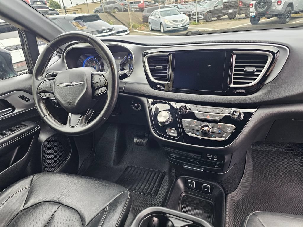 Used 2020 Chrysler Pacifica Touring-L Plus FWD image 12