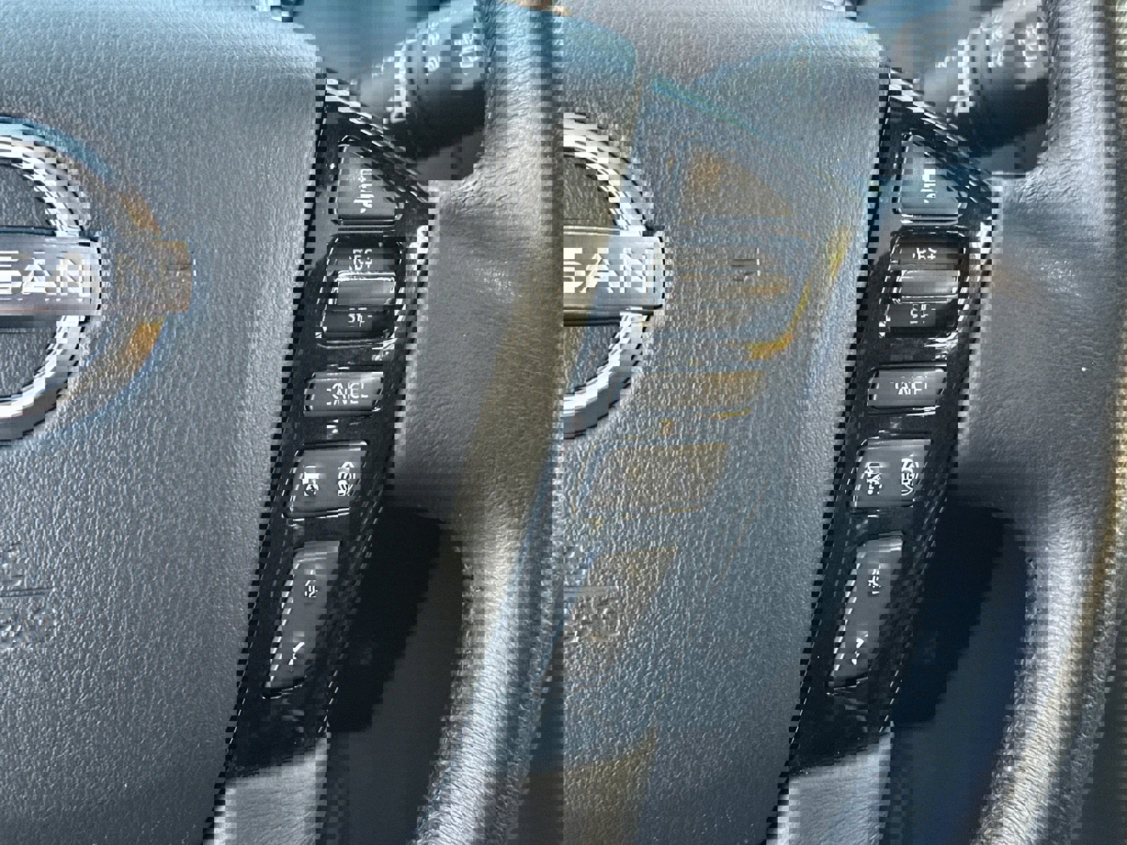 Used 2023 Nissan Armada SL w/ Captain's Chairs Package image 26