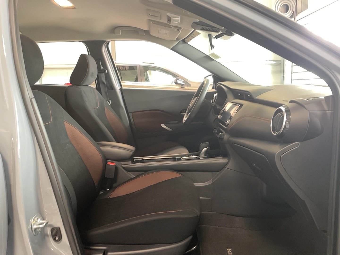 Used 2024 Nissan Kicks SR FWD image 17