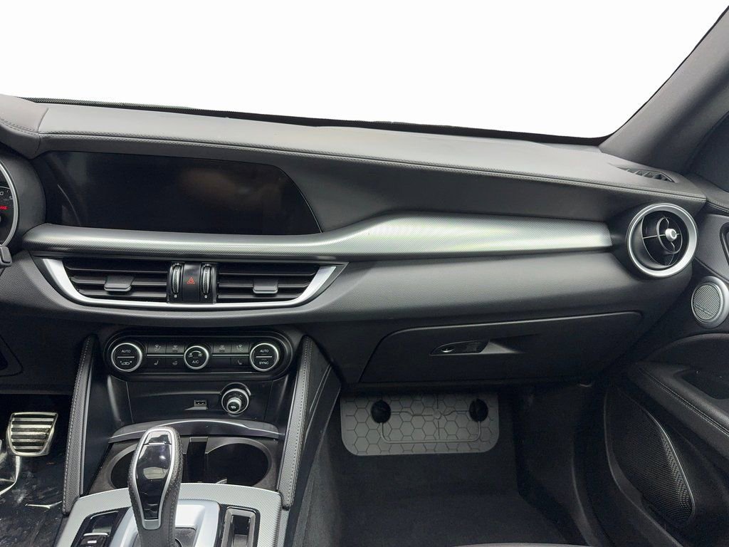 Used 2023 Alfa Romeo Stelvio Veloce image 18