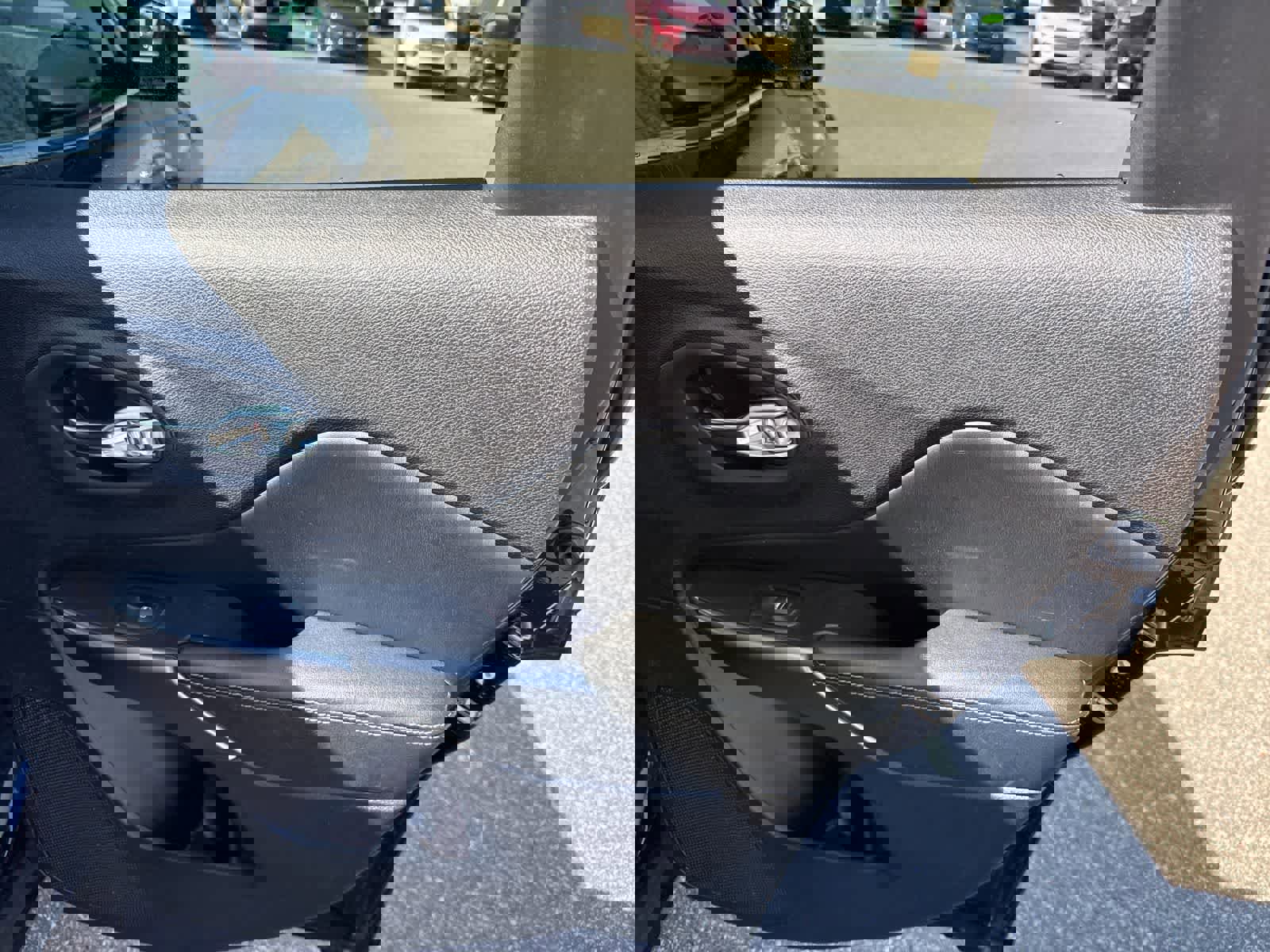 Used 2019 Jeep Cherokee Limited w/ Luxury Group image 22