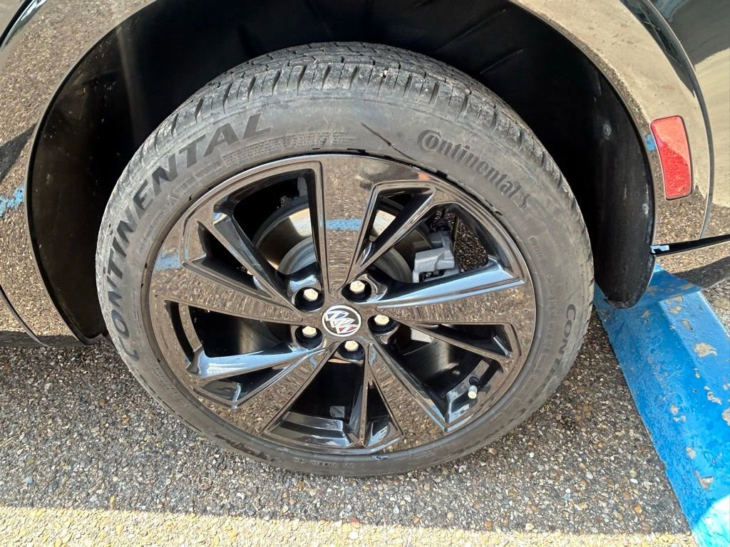 Used 2023 Buick Envision Essence w/ Sport Touring Package FWD image 8