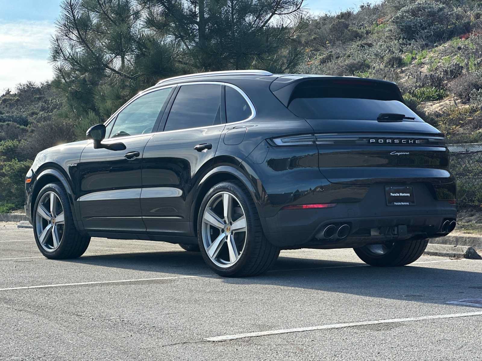 Used 2024 Porsche Cayenne AWD/4WD image 3
