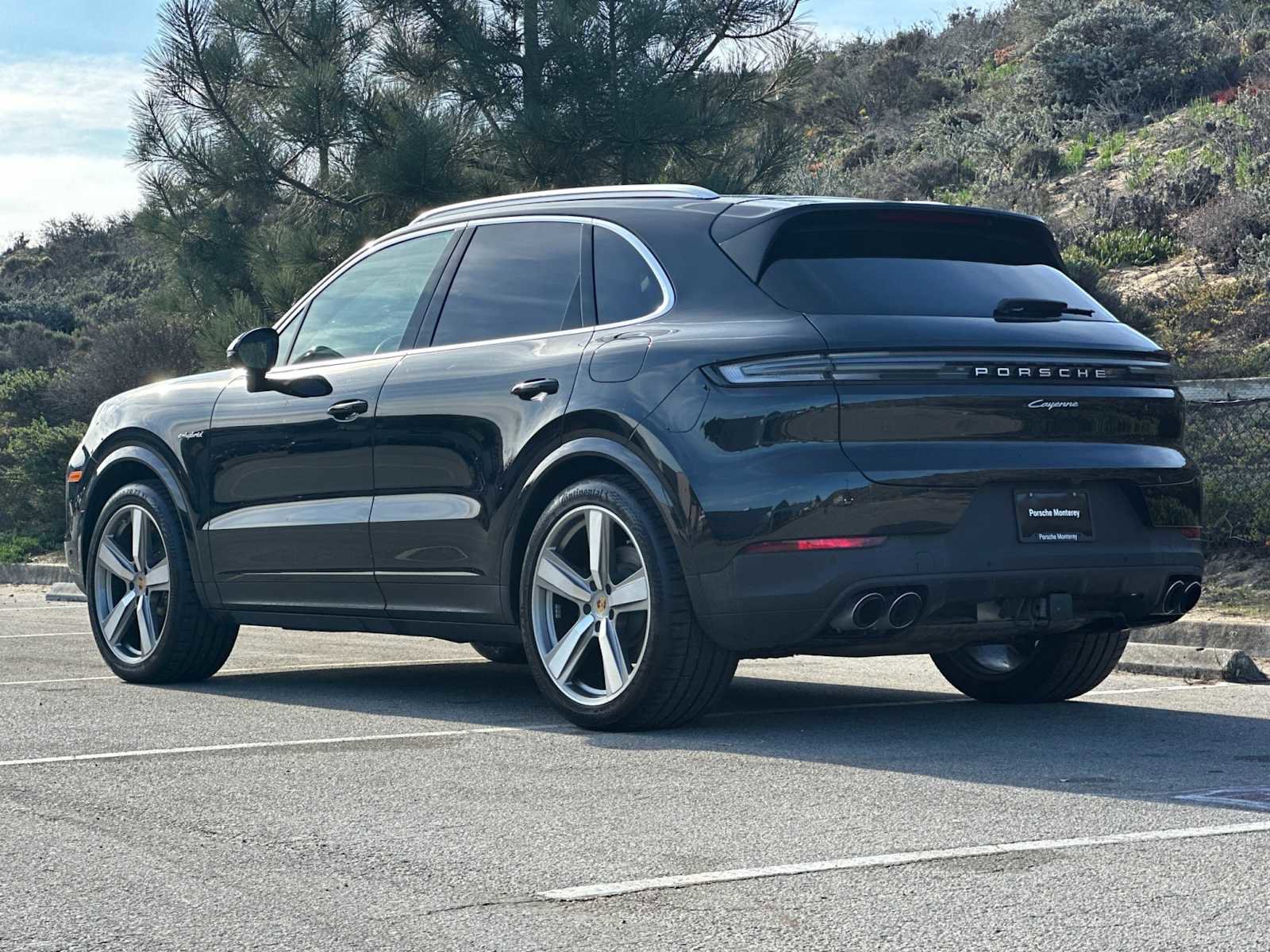 Used 2024 Porsche Cayenne AWD/4WD image 3
