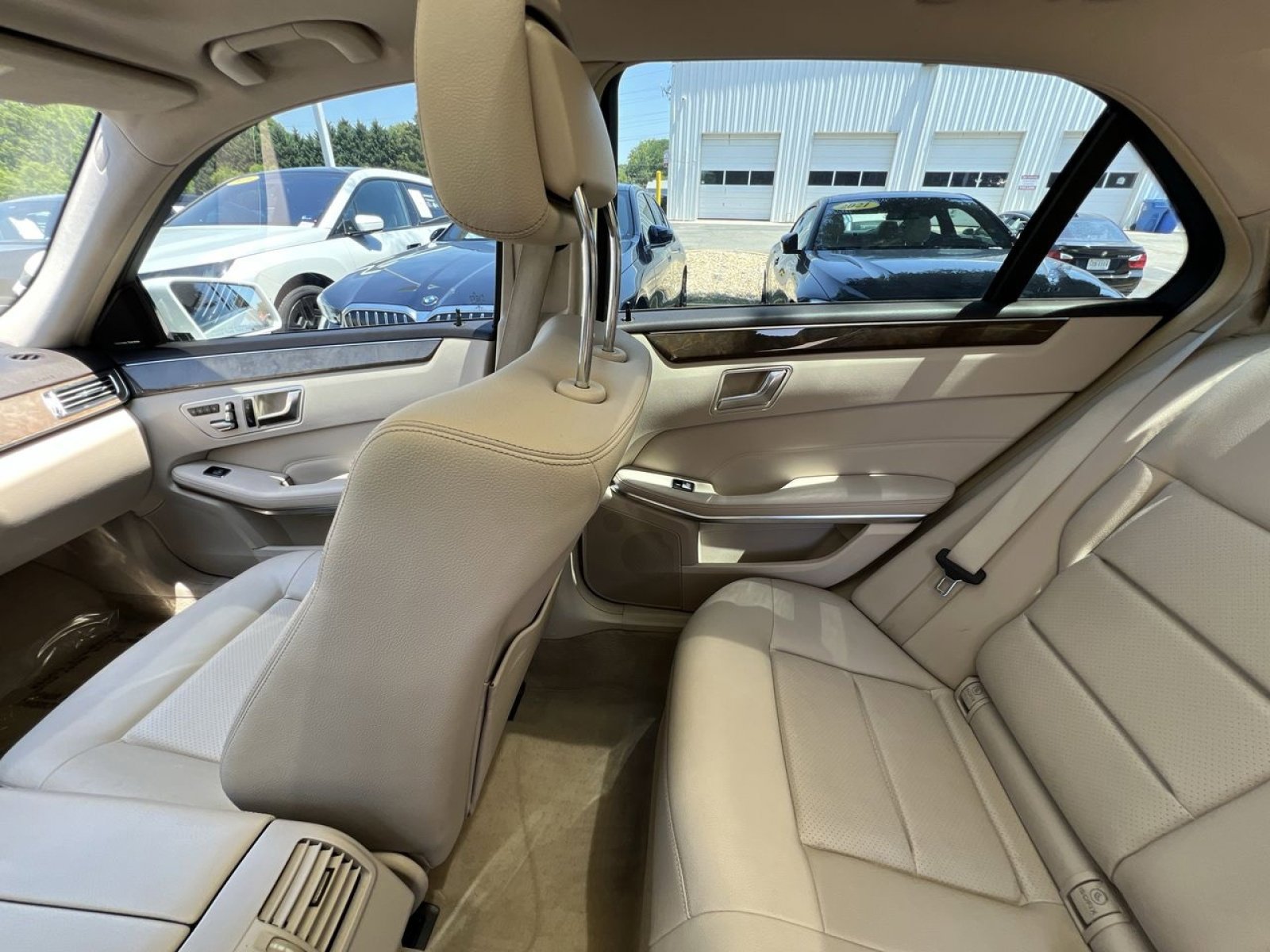 Used 2016 Mercedes-Benz E 350 Sedan image 3