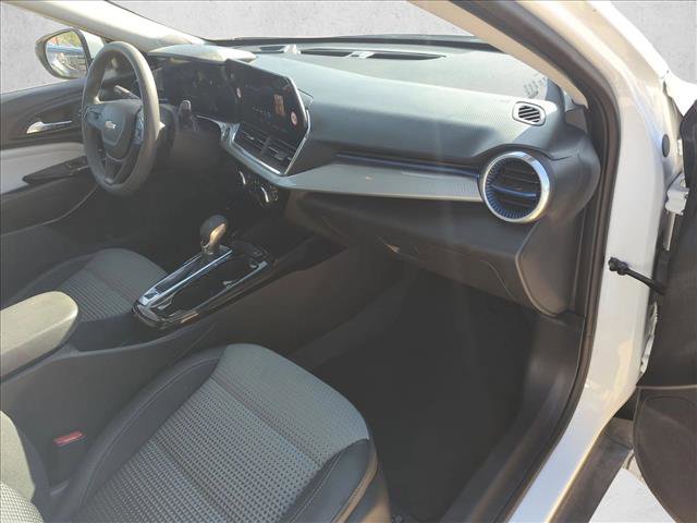 Used 2025 Chevrolet Trax LT image 19