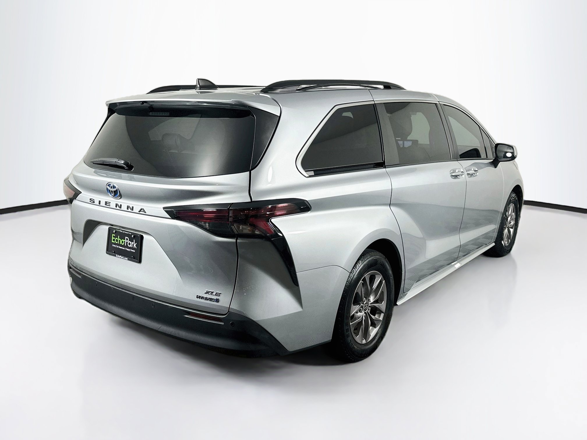 Used 2023 Toyota Sienna XLE FWD image 9