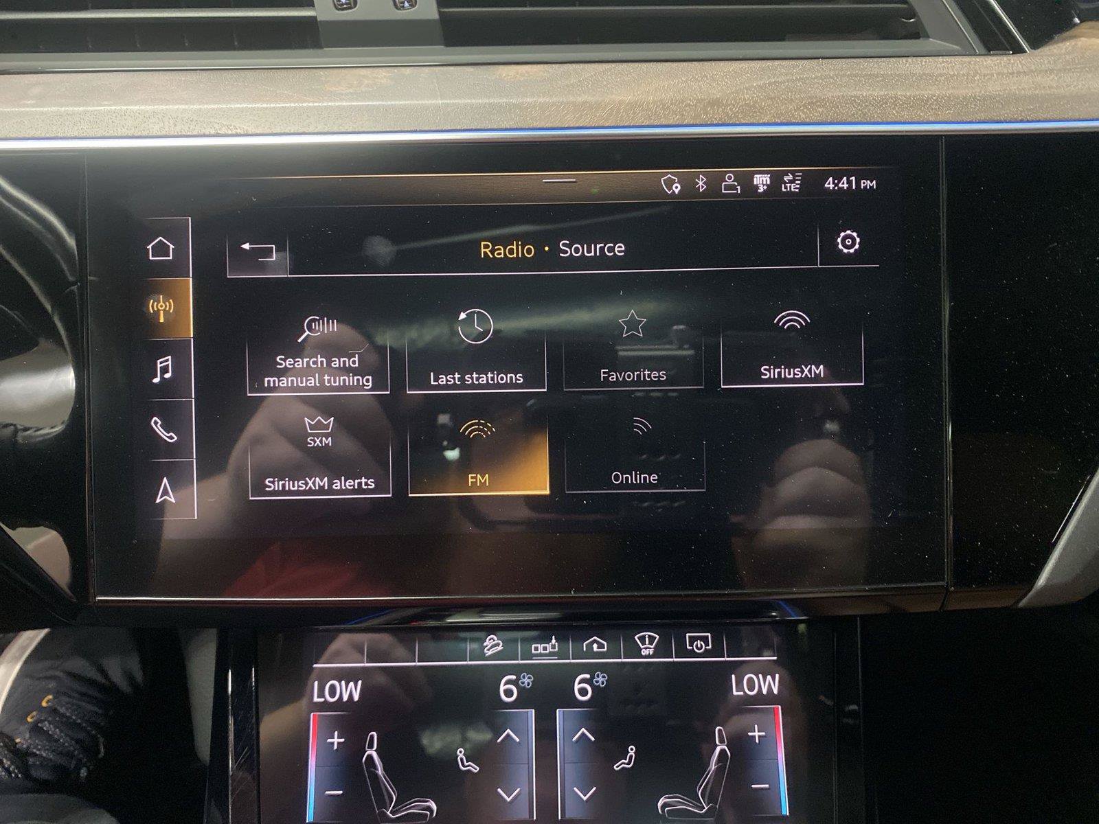 Used 2019 Audi e-tron Prestige w/ Prestige Package AWD/4WD image 16