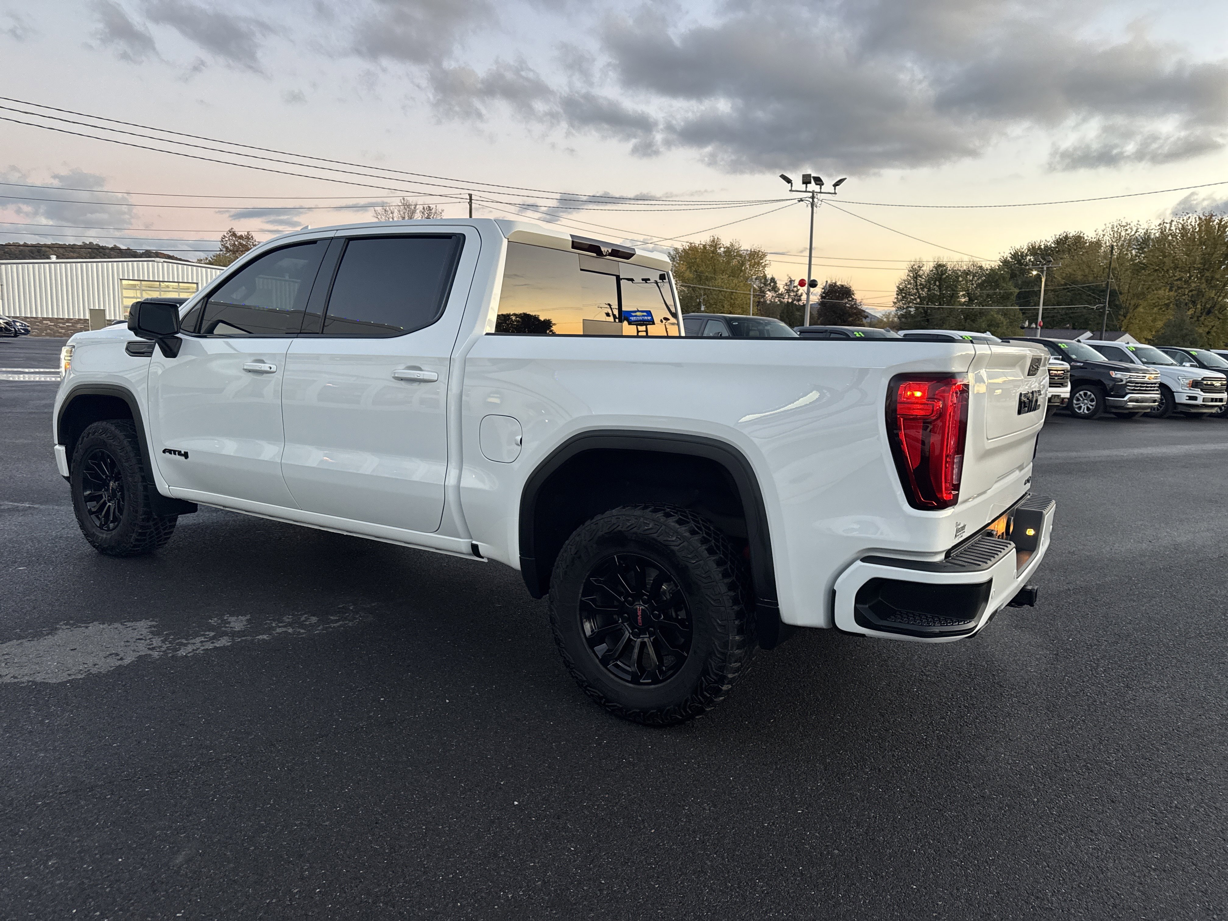 Used 2021 GMC Sierra 1500 AT4 w/ Technology Package image 6