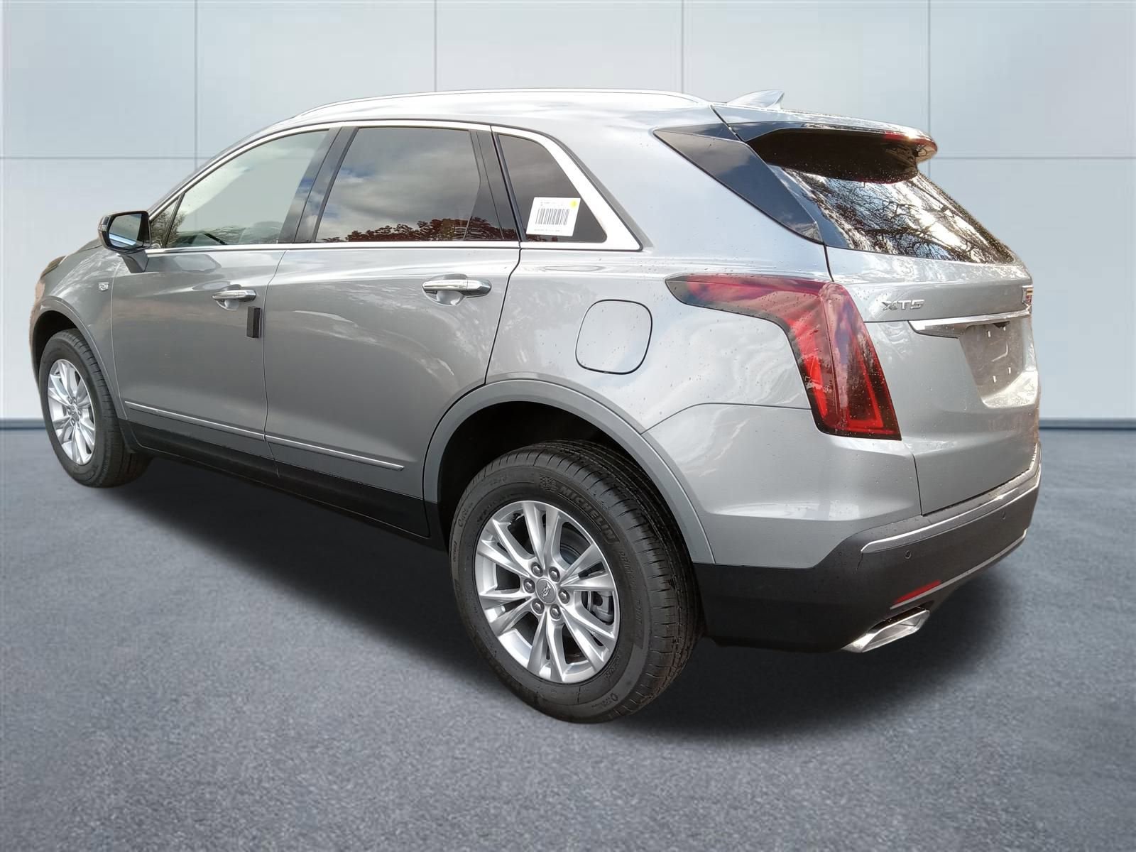 New 2026 Cadillac XT5 Luxury image 3