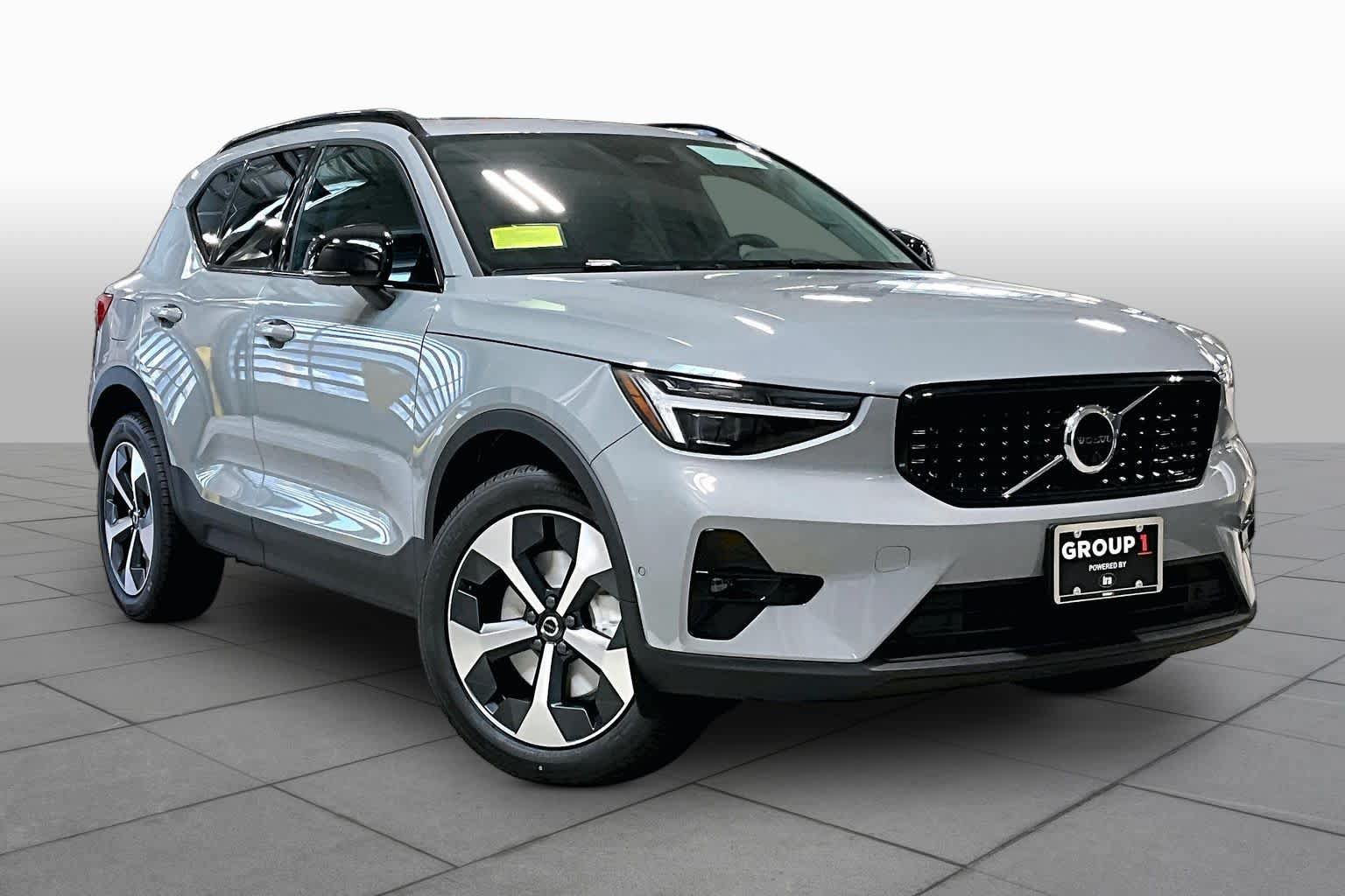 New 2026 Volvo XC40 B5 Plus w/ Protection Package Premier AWD/4WD image 17