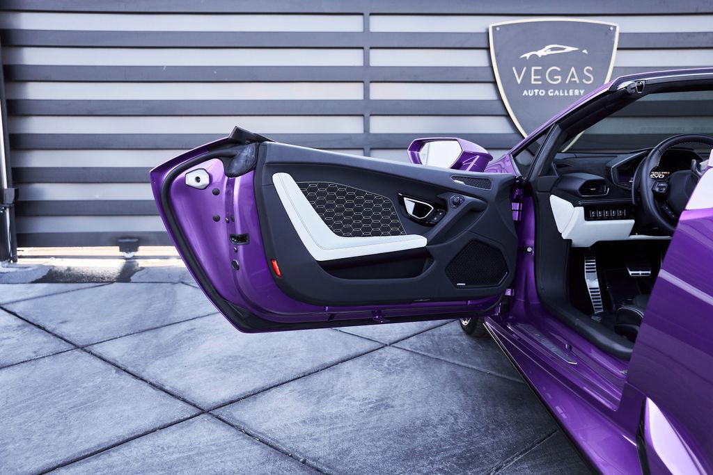 Used 2024 Lamborghini Huracan EVO image 31