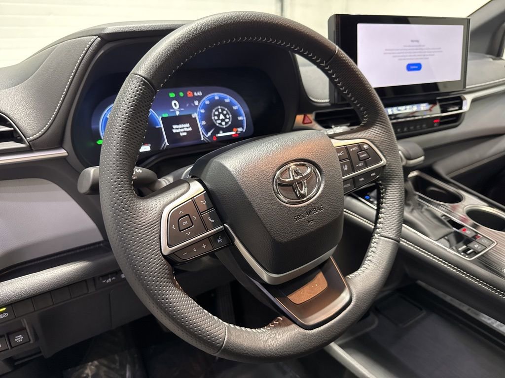 Used 2025 Toyota Sienna XSE image 14