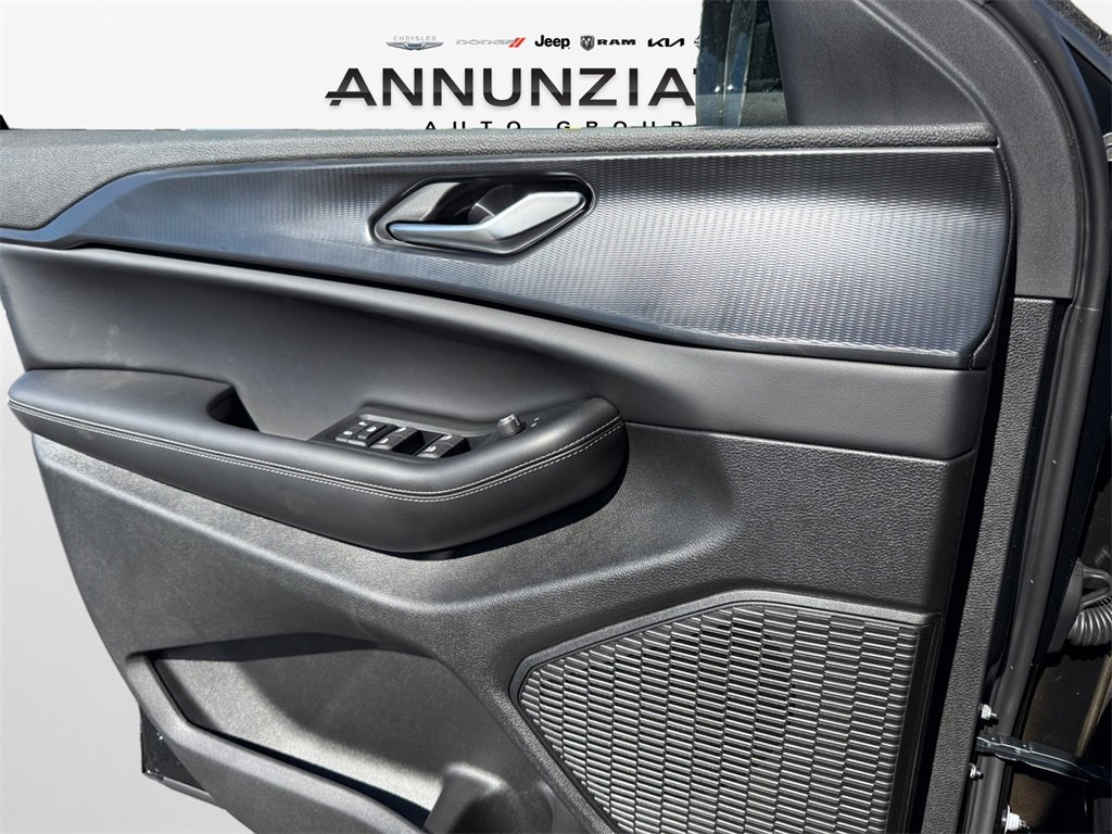 New 2025 Jeep Grand Cherokee L Altitude image 28