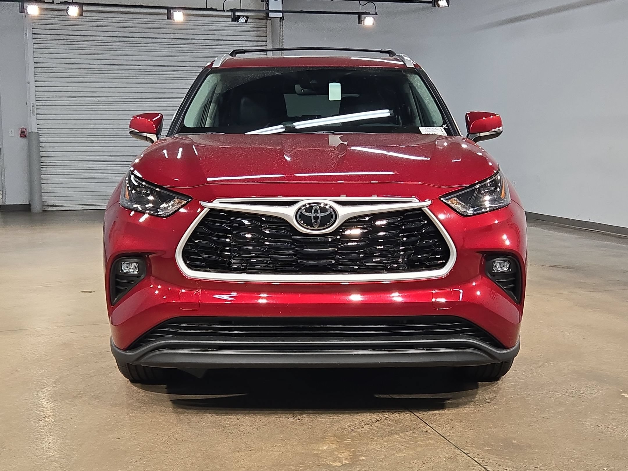 New 2026 Toyota Highlander XLE AWD/4WD image 2