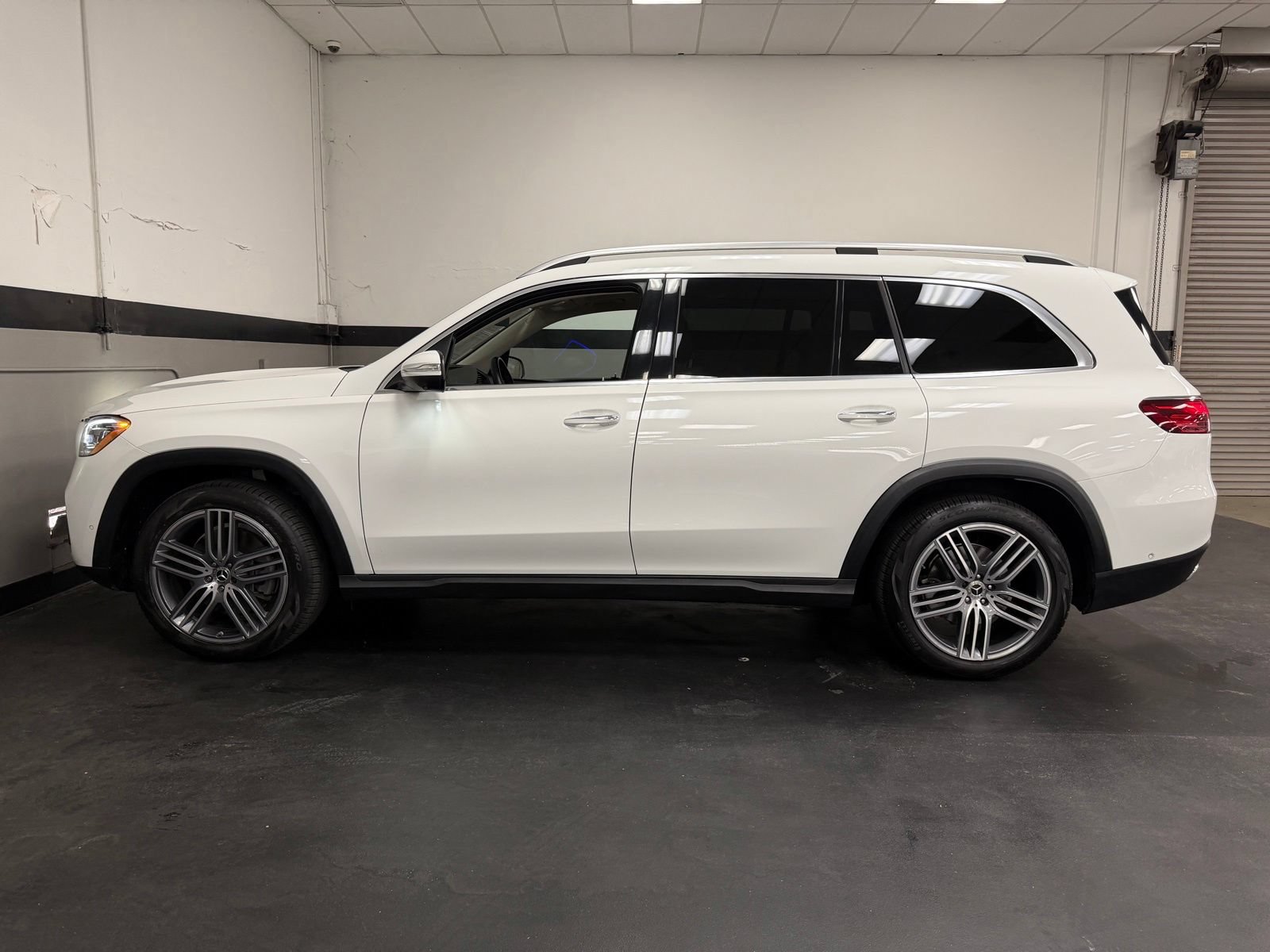 Used 2024 Mercedes-Benz GLS 450 4MATIC image 9