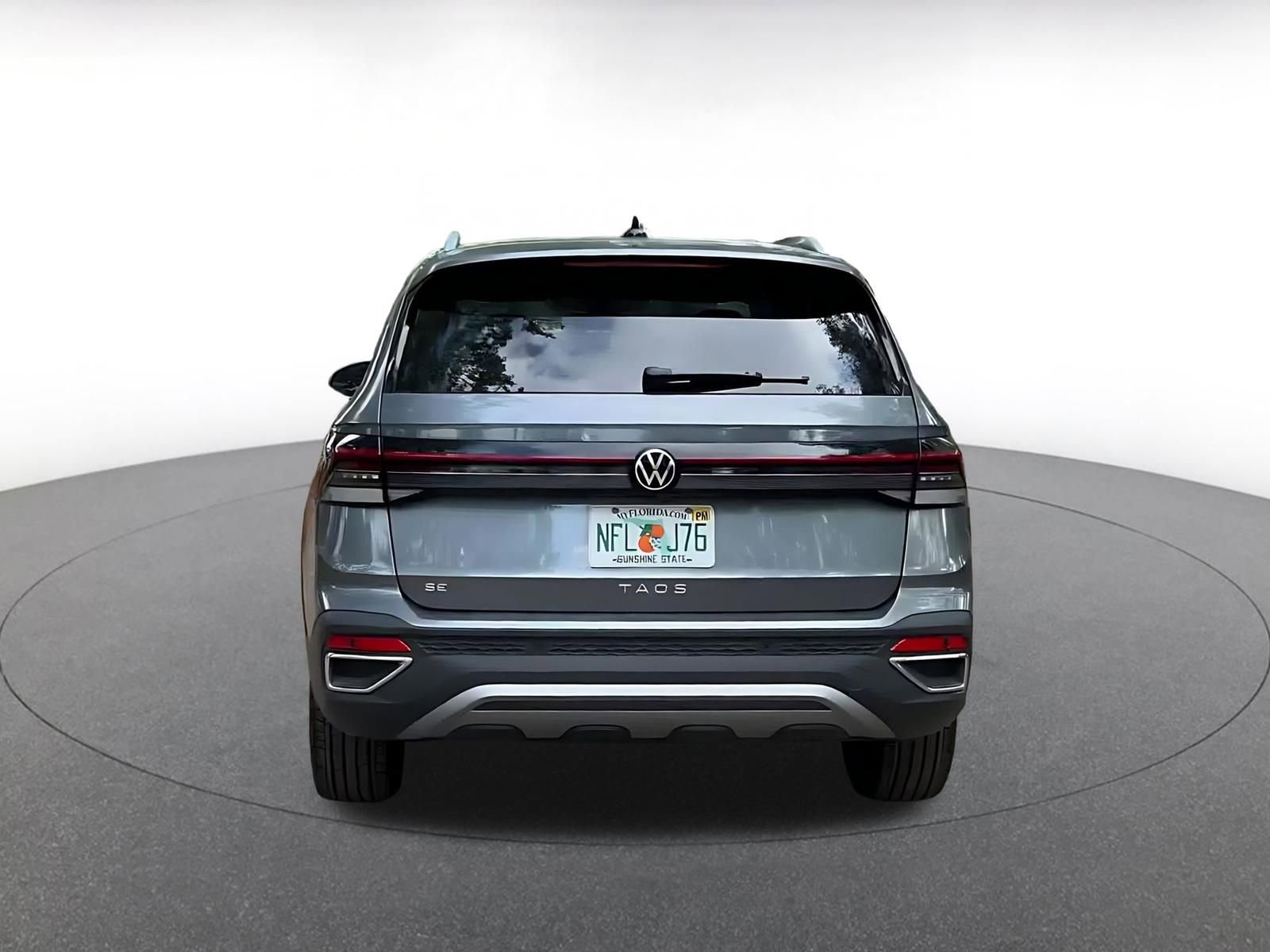 Used 2025 Volkswagen Taos SE image 12