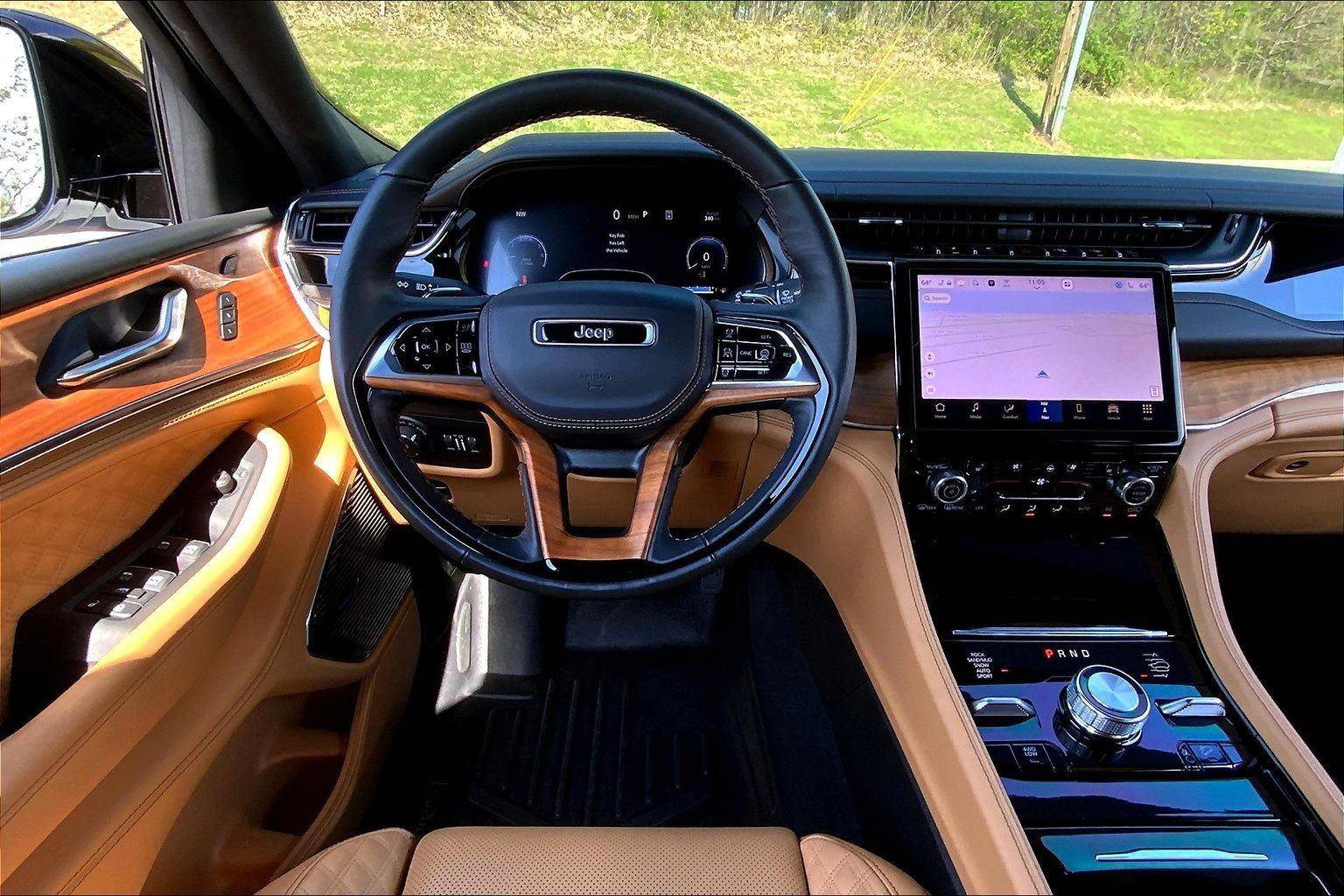 Used 2025 Jeep Grand Cherokee L Summit AWD/4WD image 5