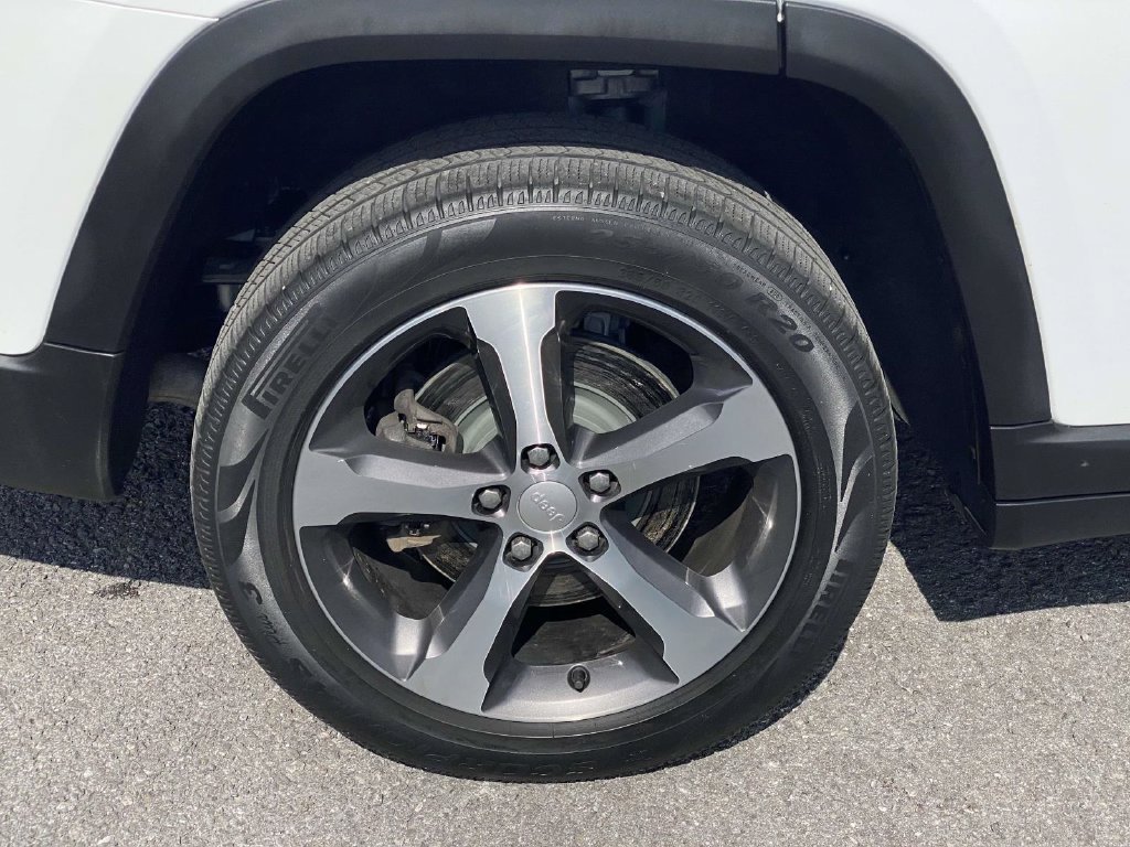 Used 2023 Jeep Grand Cherokee L Limited AWD/4WD image 49