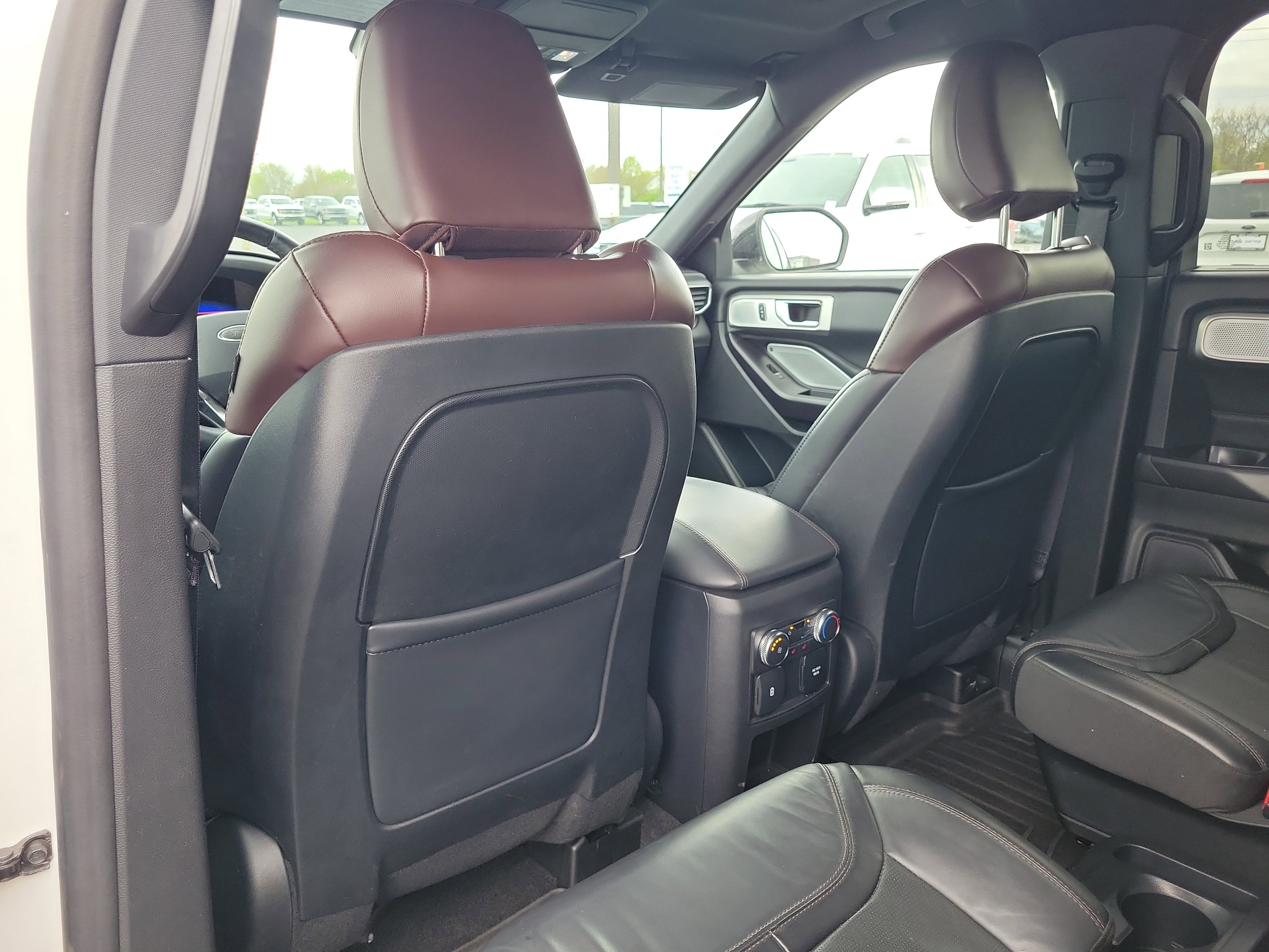 Used 2020 Ford Explorer Platinum w/ Premium Technology Package image 18