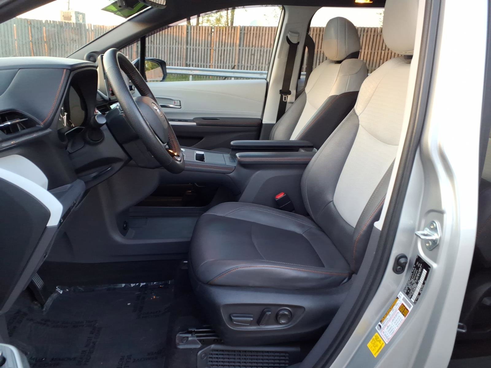 Used 2022 Toyota Sienna XSE w/ XSE Plus Package AWD/4WD image 21