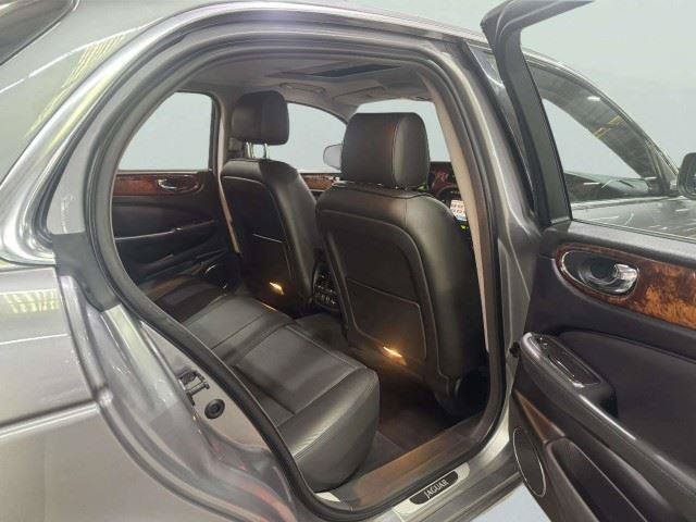 Used 2008 Jaguar XJ8 RWD image 34