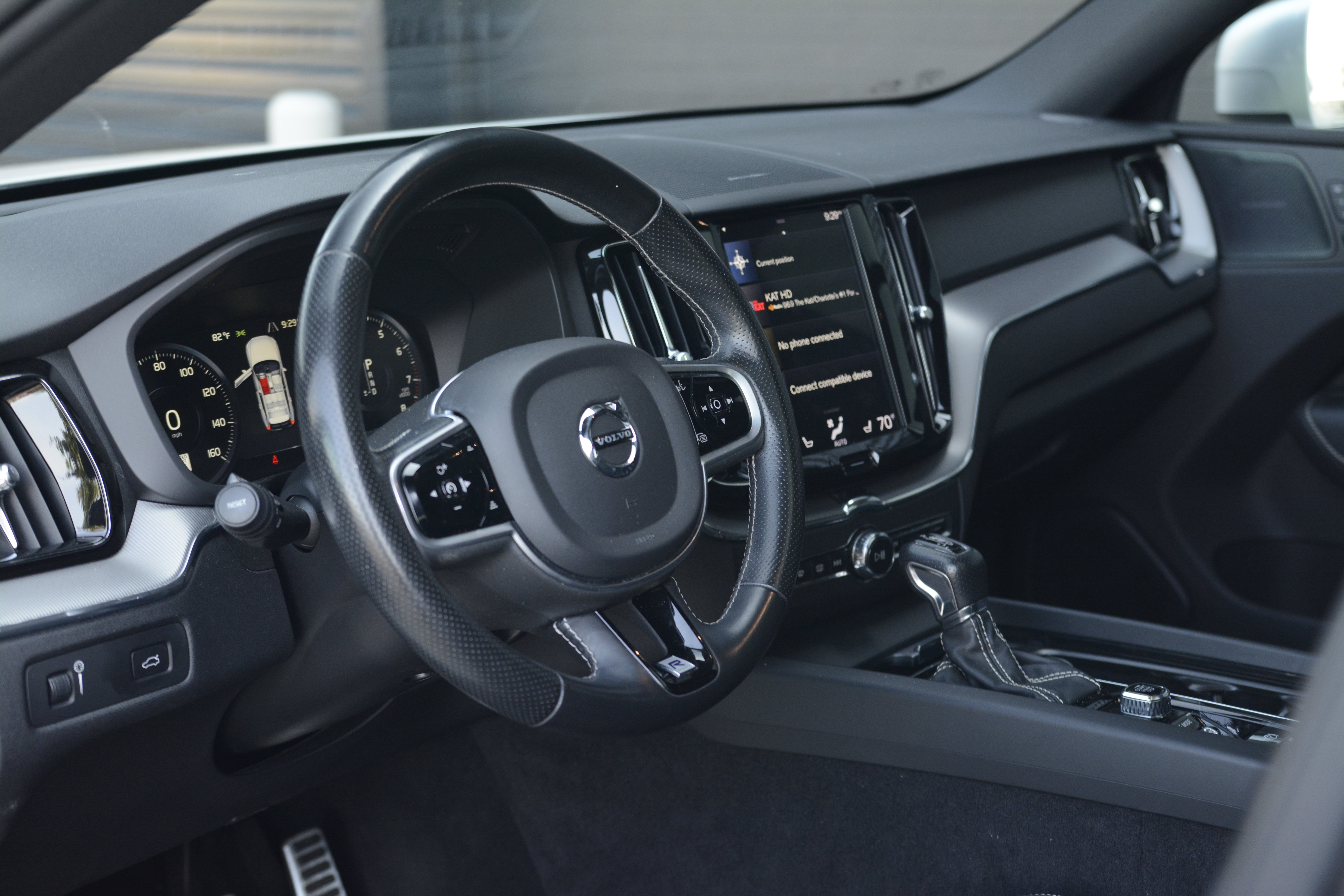 Used 2019 Volvo XC60 T6 R-Design w/ Protection Package Premier AWD/4WD image 4
