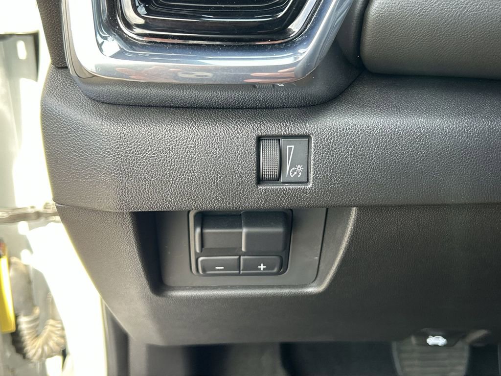 Used 2025 GMC Canyon Elevation image 18