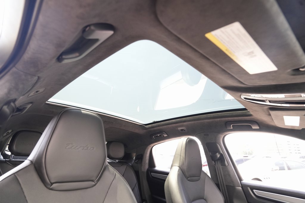 Used 2022 Porsche Cayenne Turbo image 28