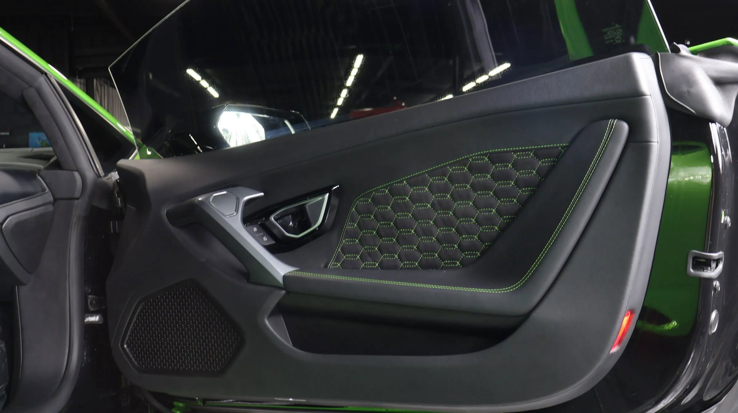 Used 2021 Lamborghini Huracan EVO image 18